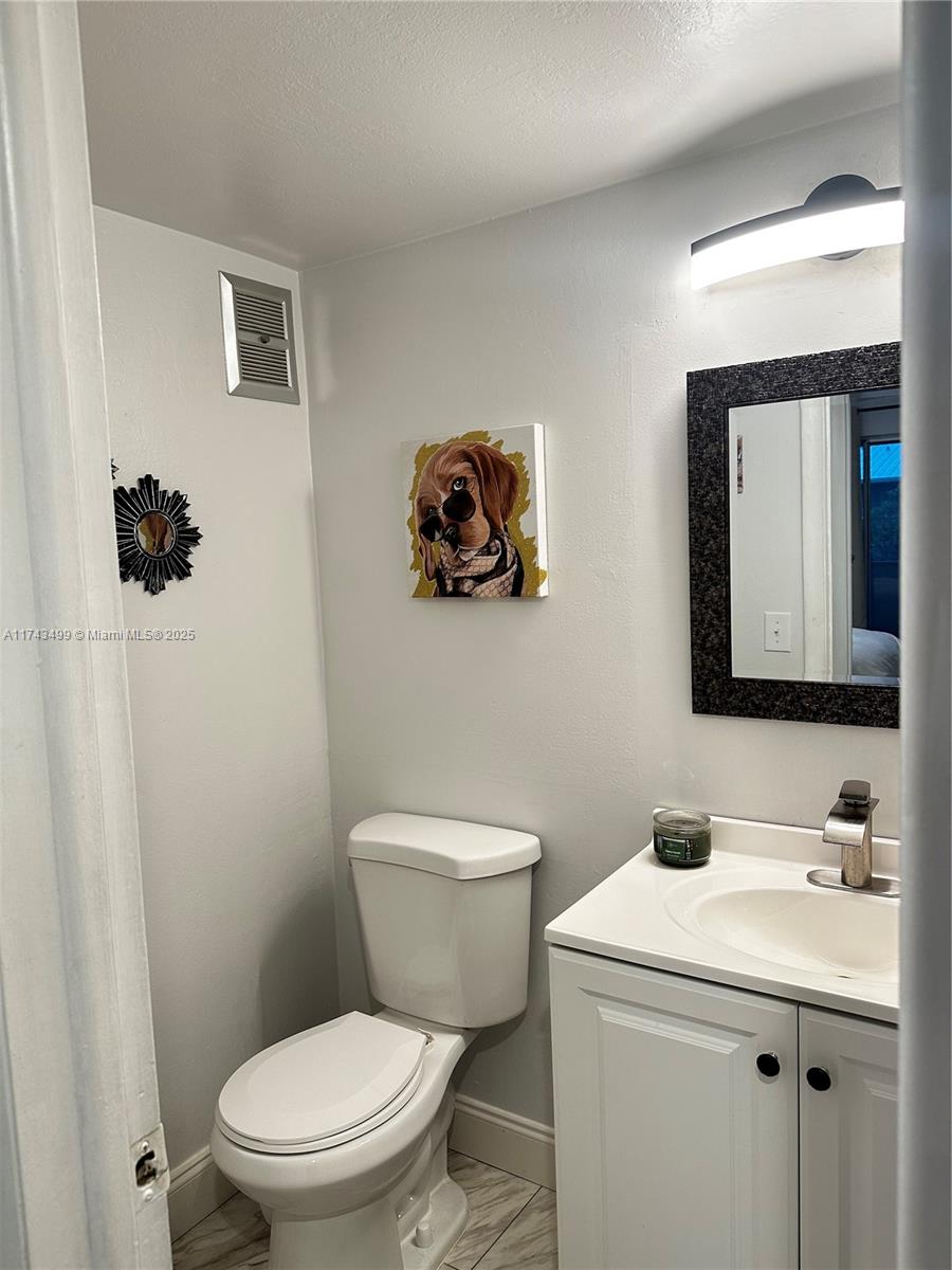 CAMBRIDGE CONDO - Residential