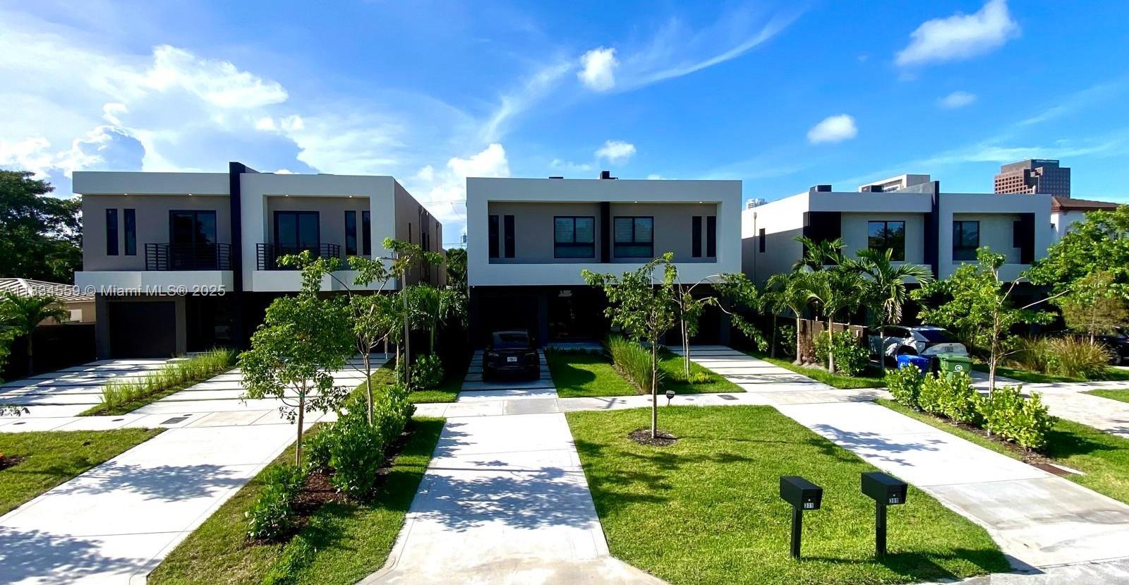 313 SW 10th St B