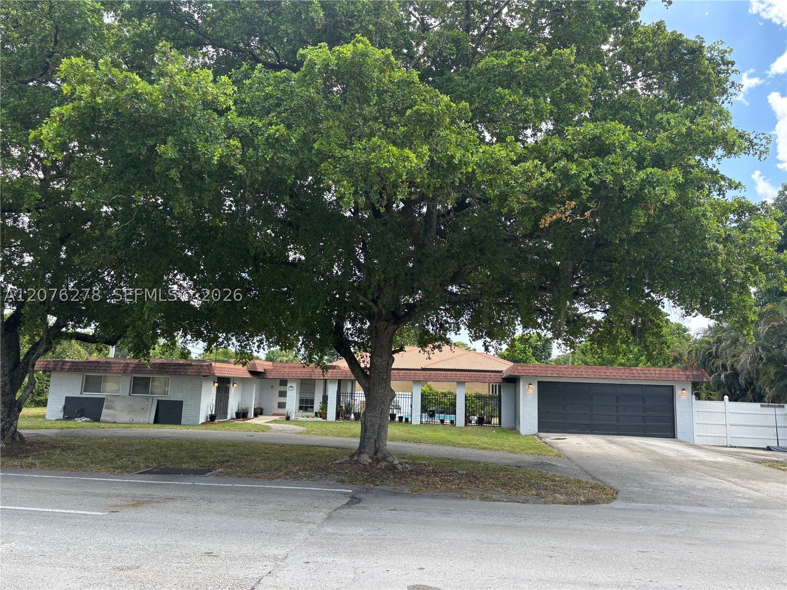10 SW 46th Ave