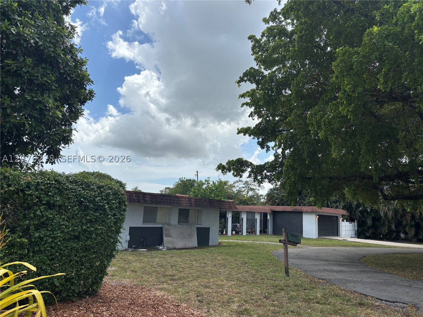 10 SW 46th Ave