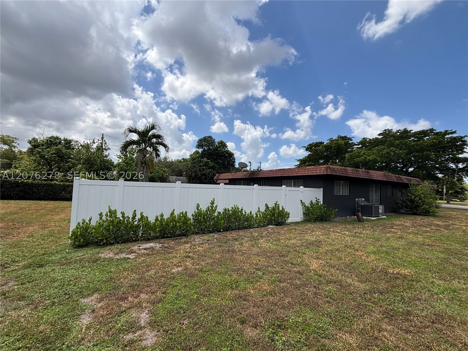 10 SW 46th Ave