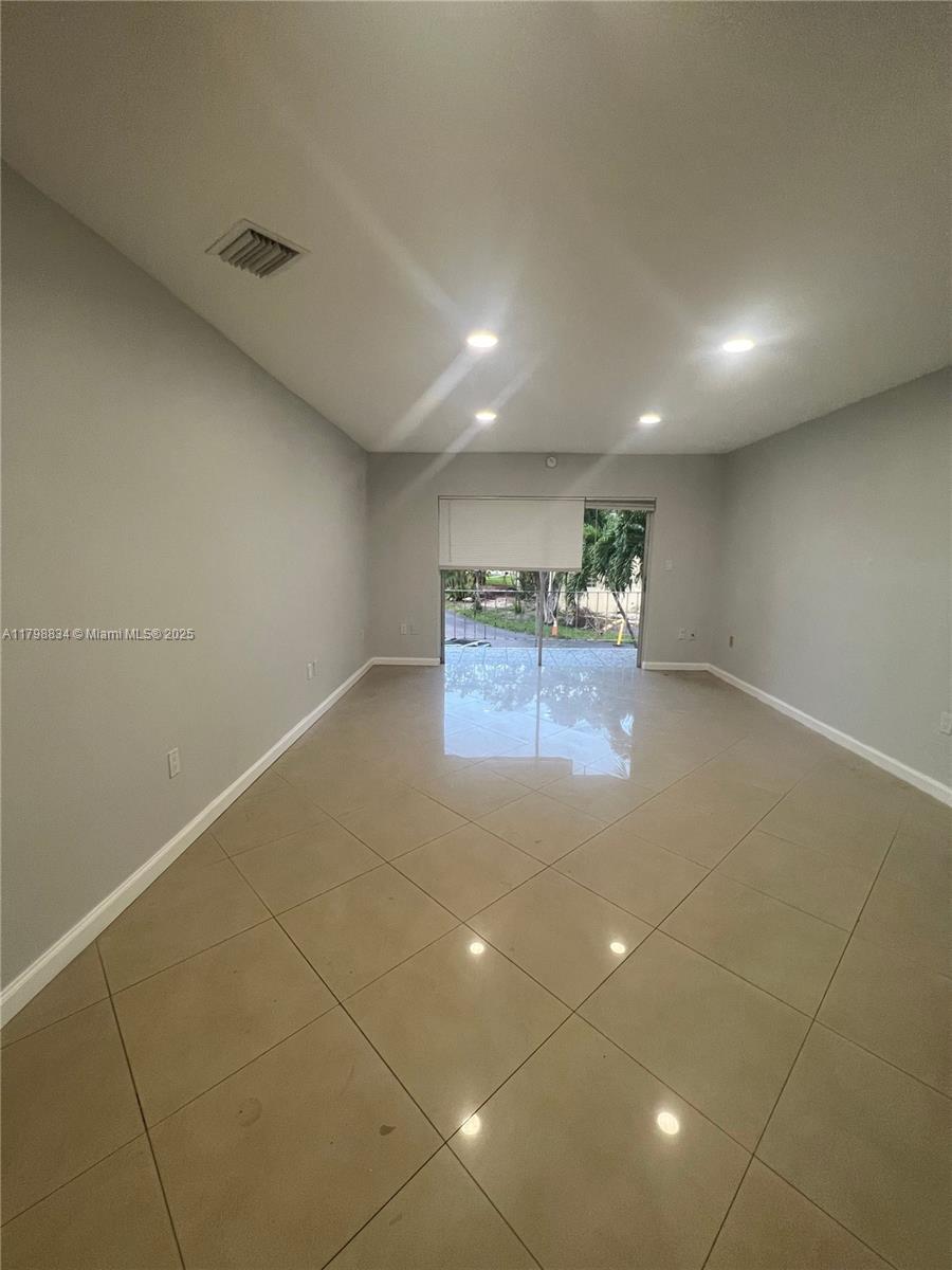 7368 Sw 82nd St E215, Miami, Broward County, Florida - 2 Bedrooms  
2 Bathrooms - 