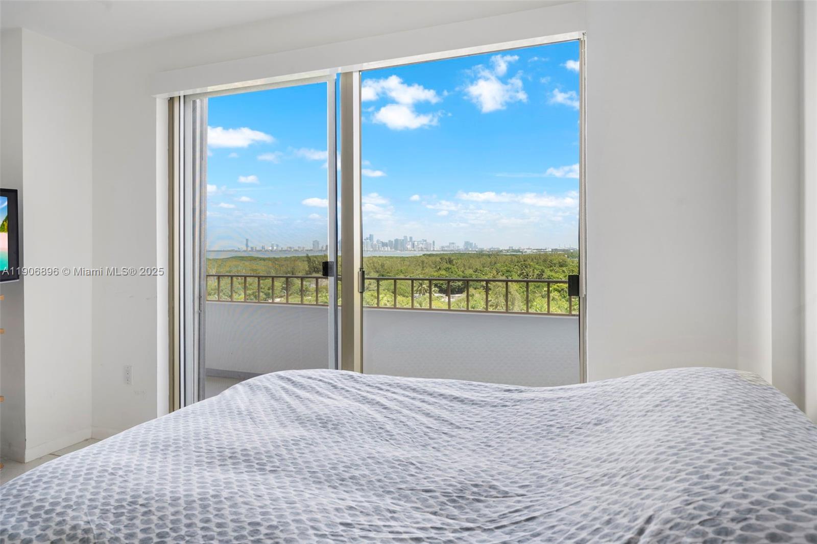 COMMODORE CLUB WEST CONDO - Residential Lease