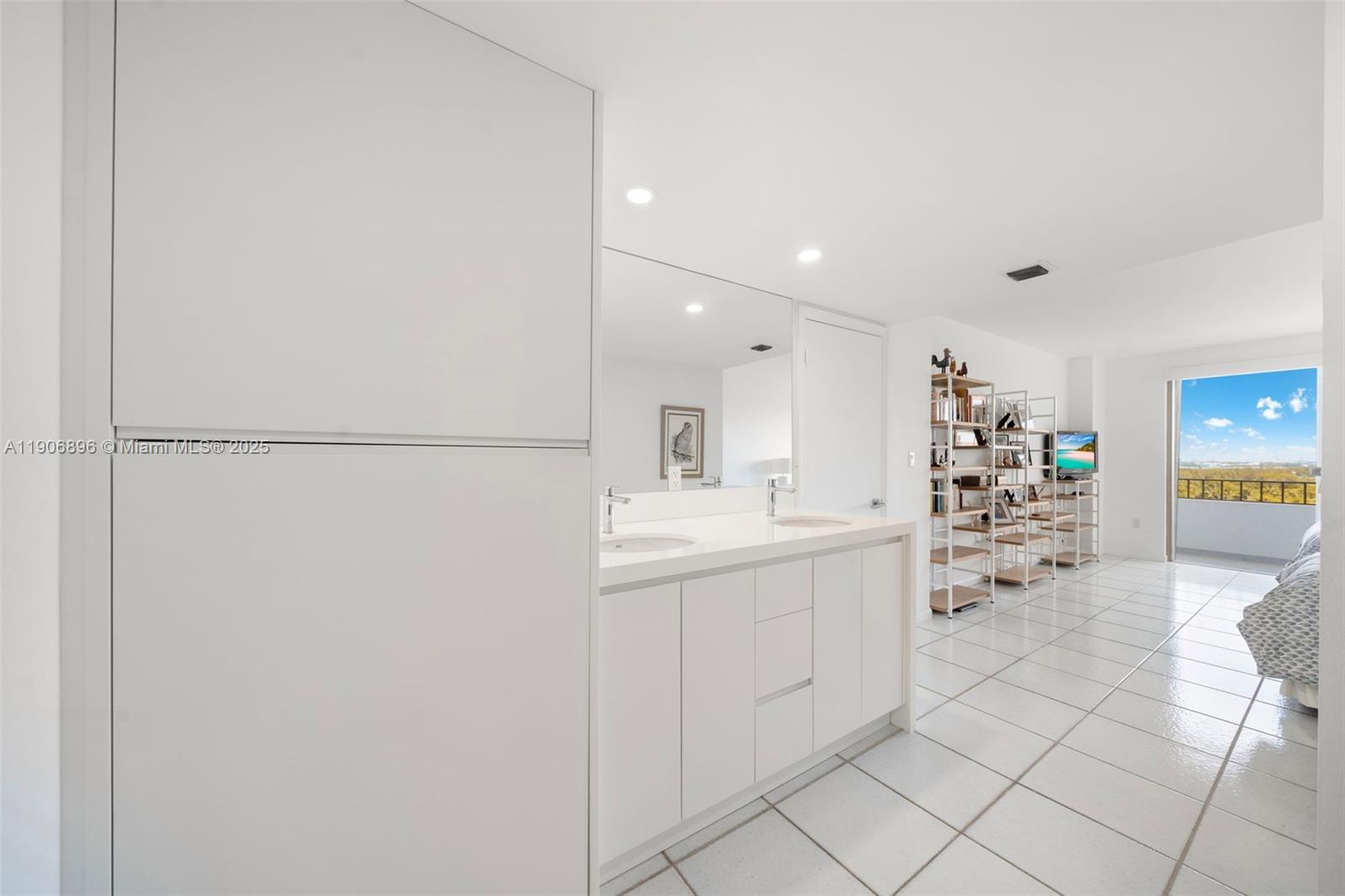 COMMODORE CLUB WEST CONDO - Residential Lease