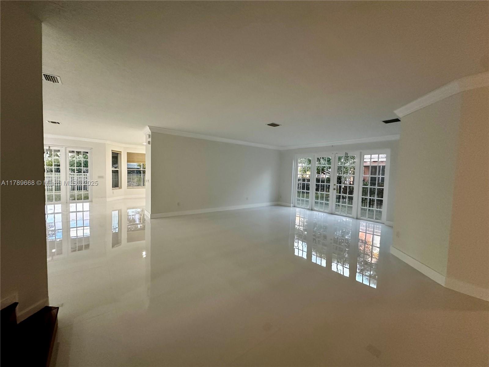 OLYMPIA 2 - Residential Lease