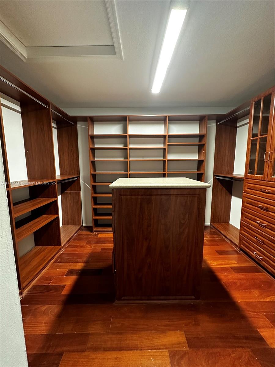 OLYMPIA 2 - Residential Lease