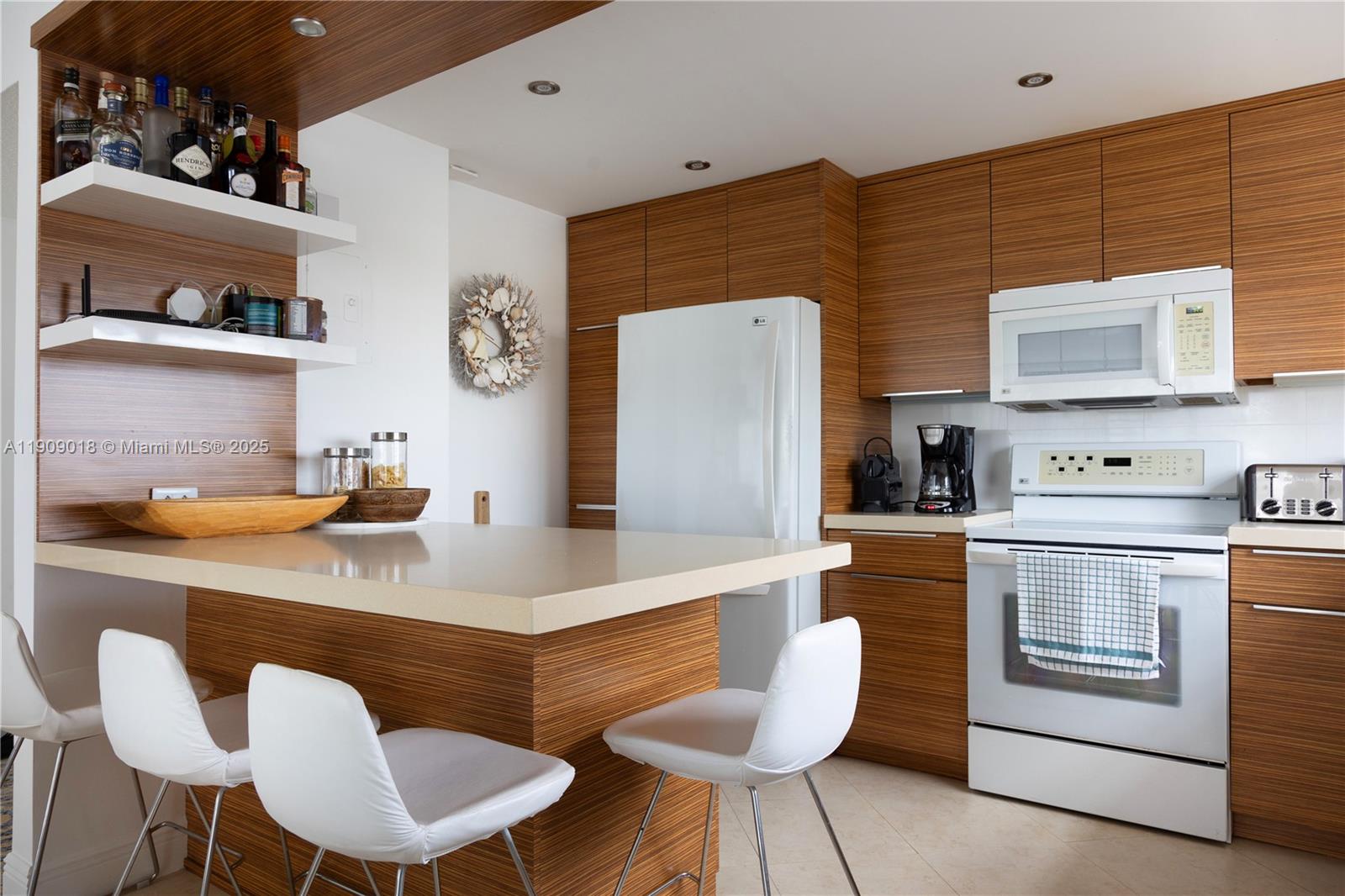 IMPERIAL TOWERS CONDO - Residential