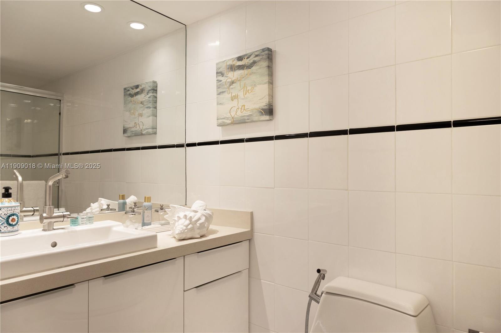 IMPERIAL TOWERS CONDO - Residential