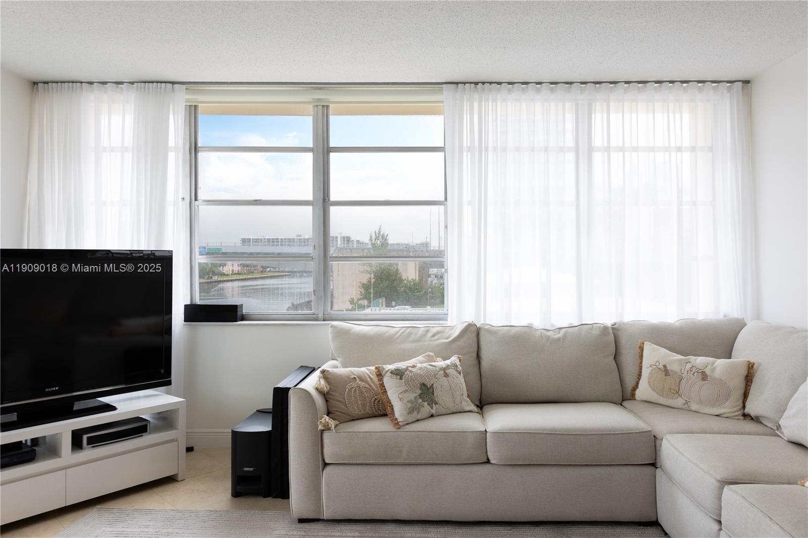 IMPERIAL TOWERS CONDO - Residential