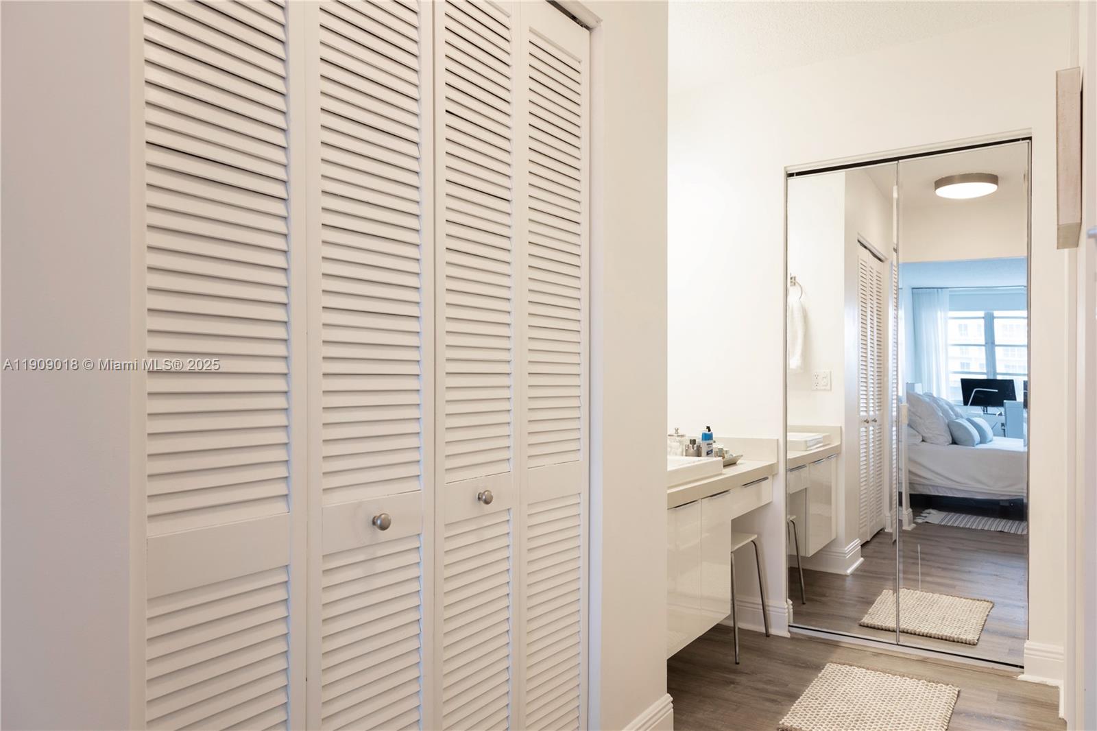 IMPERIAL TOWERS CONDO - Residential