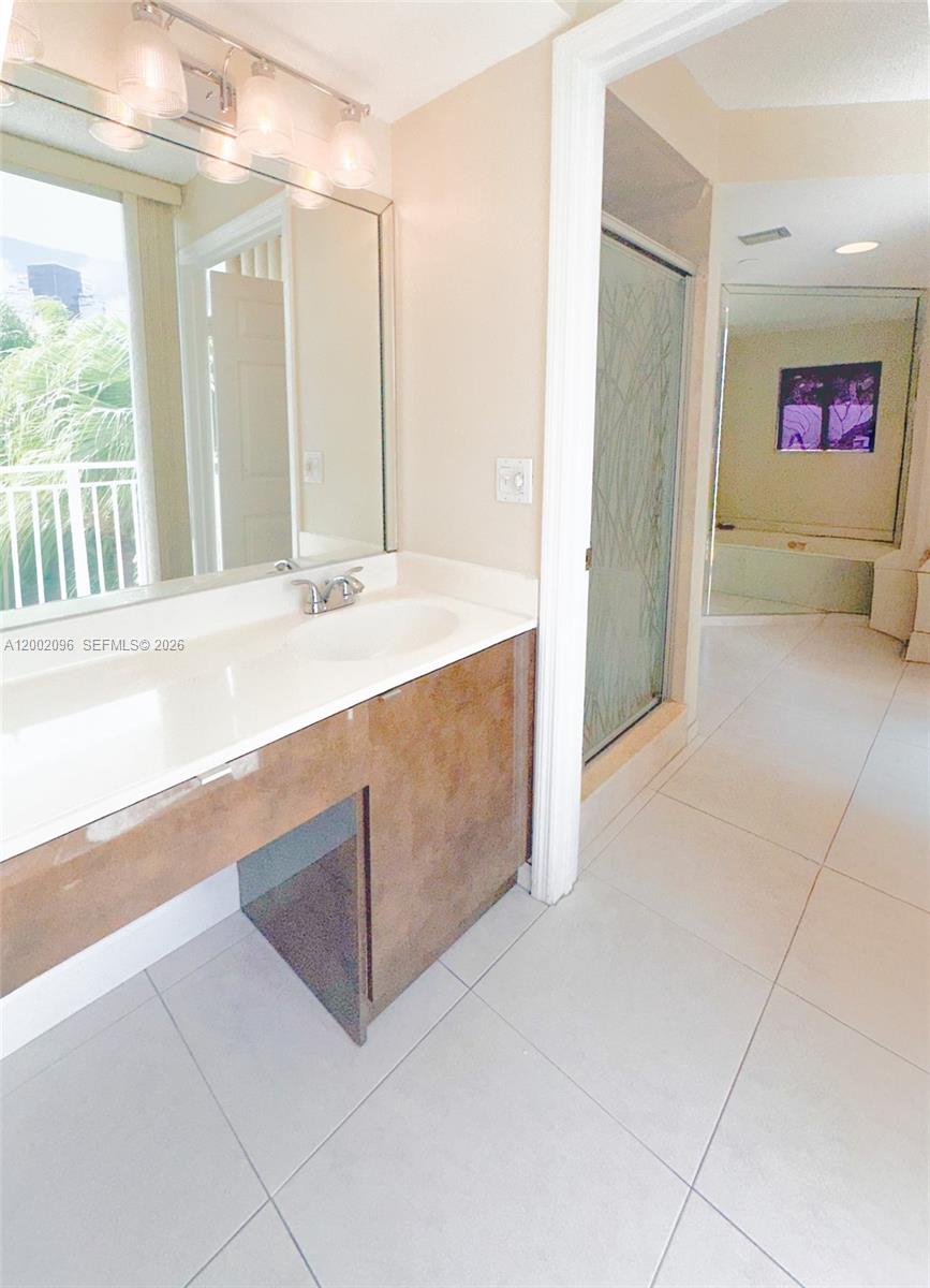 LE MONTCALM CONDO - Residential