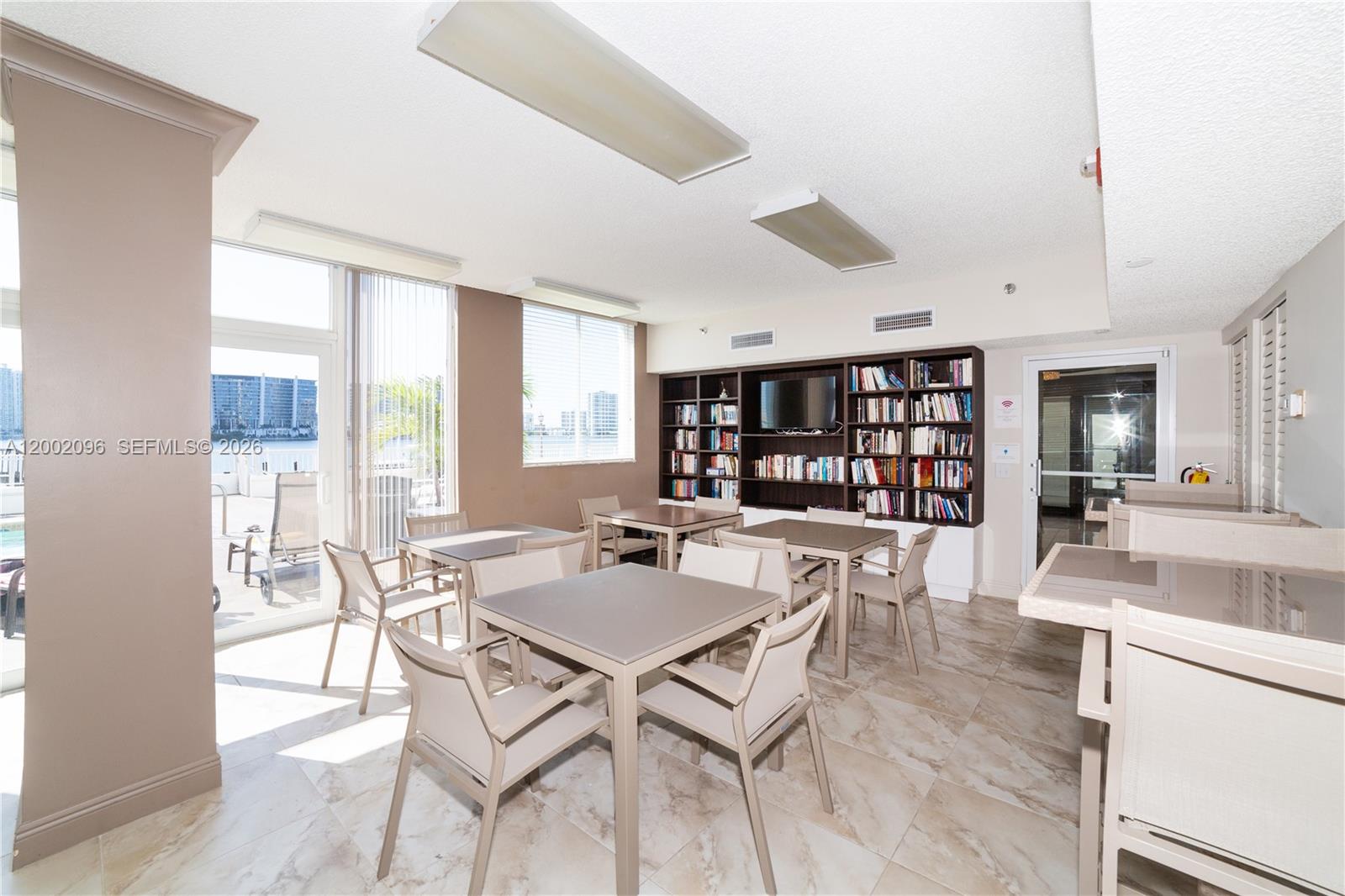 LE MONTCALM CONDO - Residential