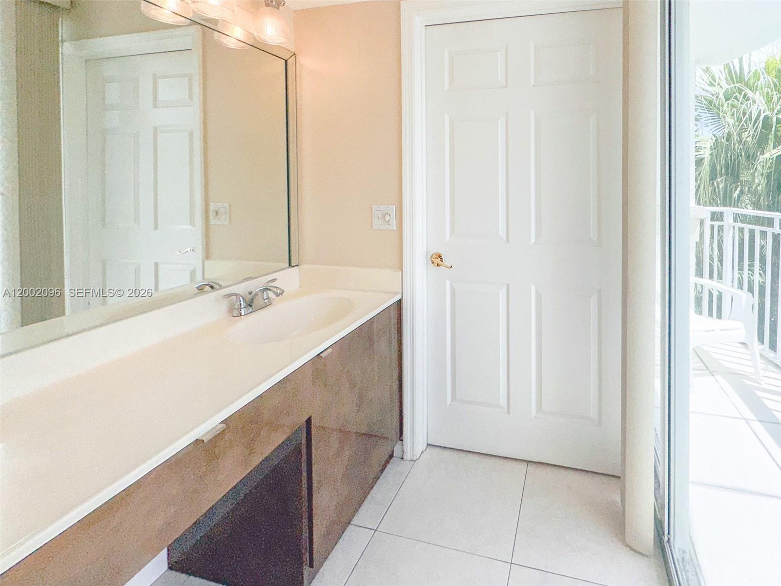 LE MONTCALM CONDO - Residential