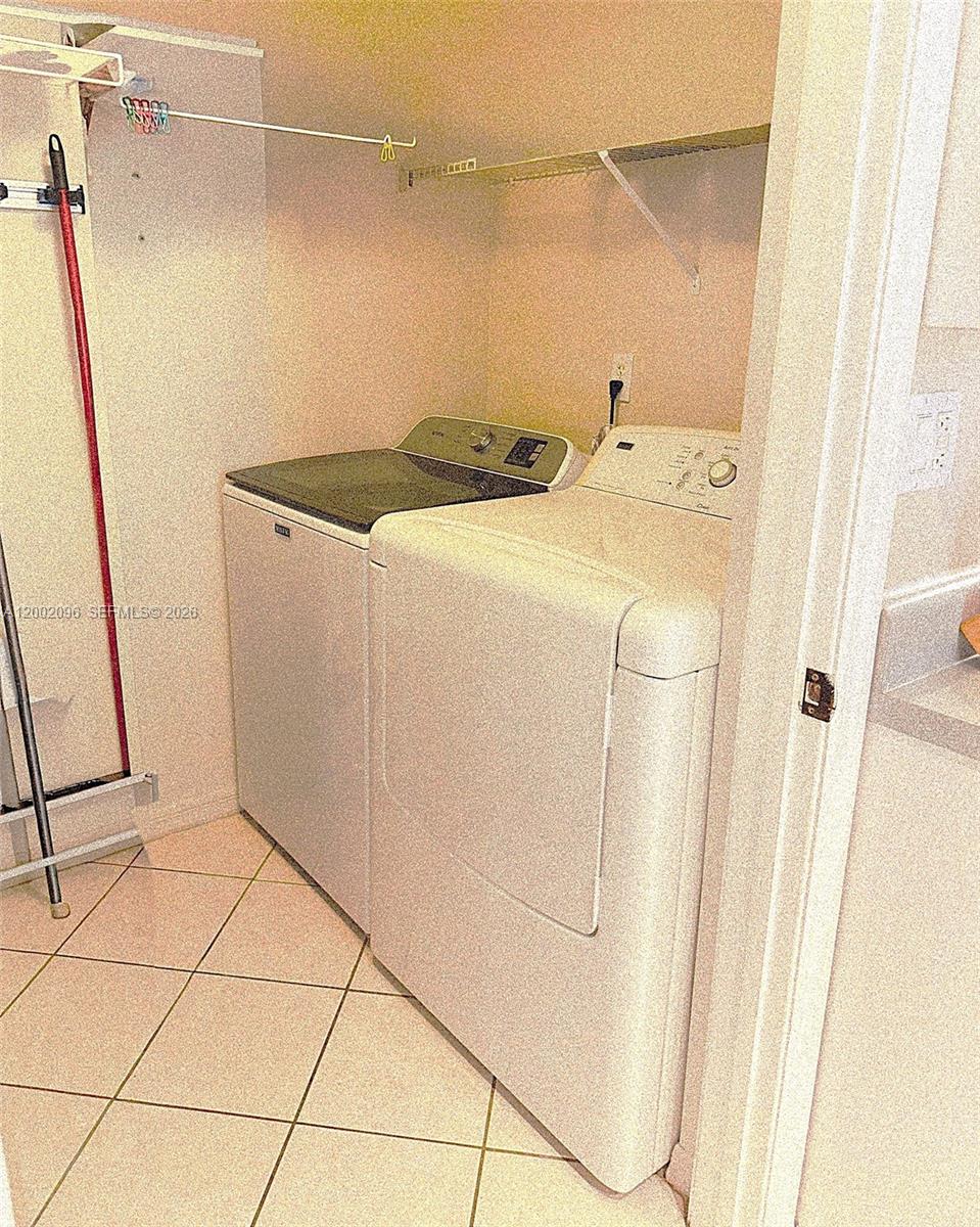 LE MONTCALM CONDO - Residential