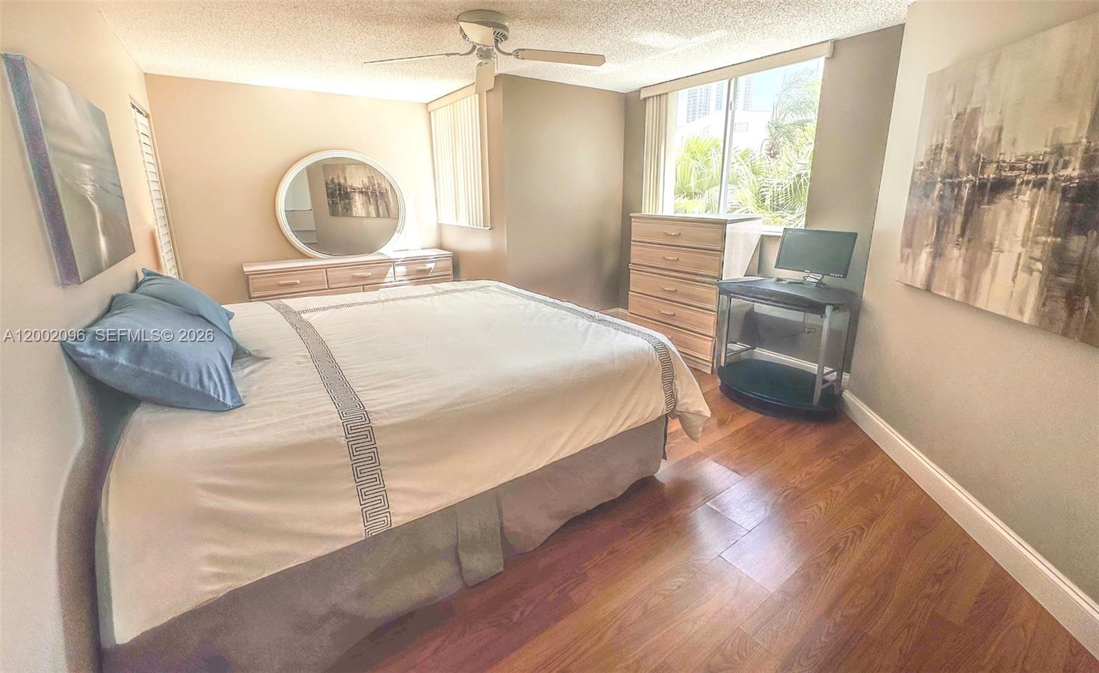 LE MONTCALM CONDO - Residential