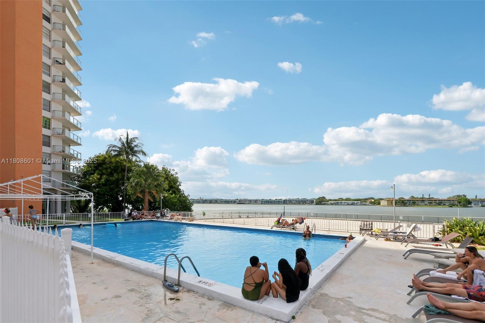 BUCKLEY TOWERS CONDO - WE - Residential