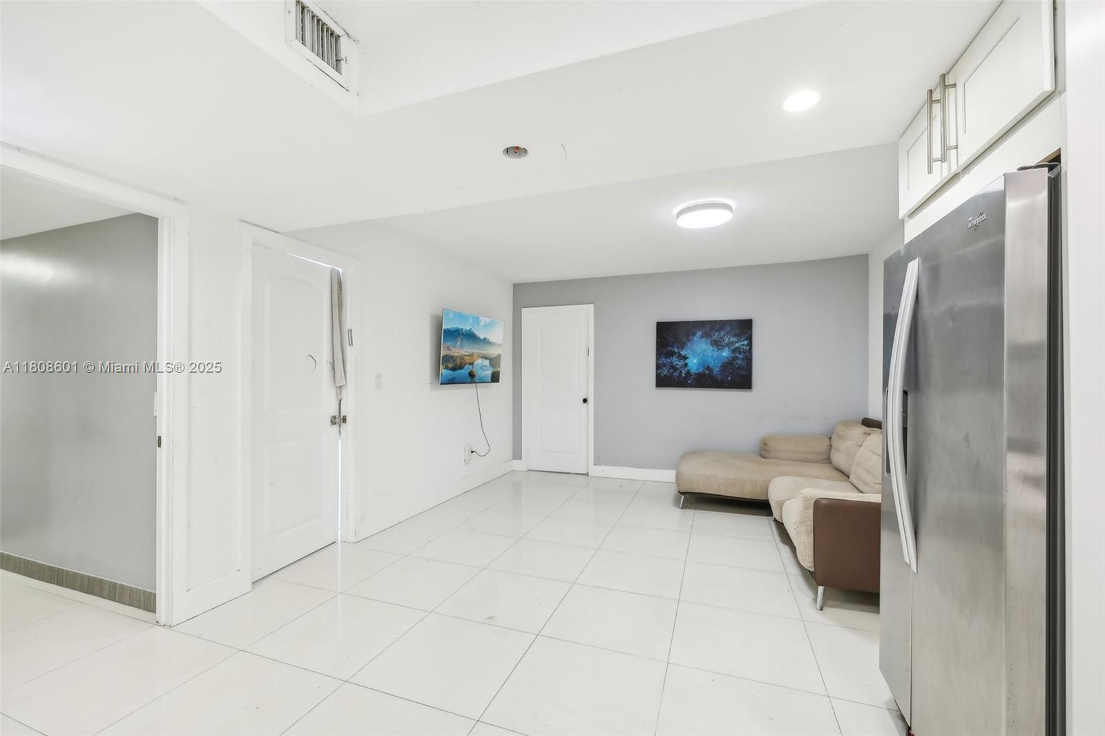 BUCKLEY TOWERS CONDO - WE - Residential