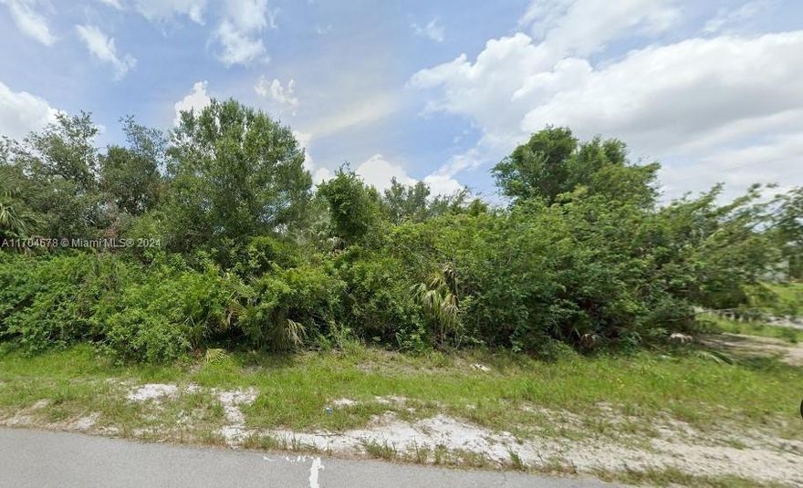 *Corner Duplex Lot Ready in Buckingham Farms* This oversized lot is an incredible opportunity for investors looking to build in a sought-after area of Fort Myers. Ideally located near shopping, medical facilities, Florida Gulf Coast University, River Hall Country Club, and a variety of restaurants, this lot ensures easy access to everything you need. Plus, with quick connections to I-75 and Route 80, it’s perfect for commuters. Take advantage of this amazing opportunity to create your next investment!