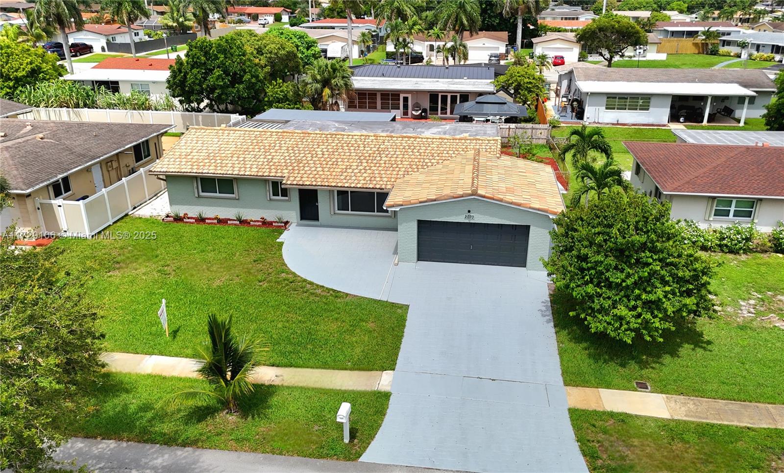 PASADENA LAKES - Residential