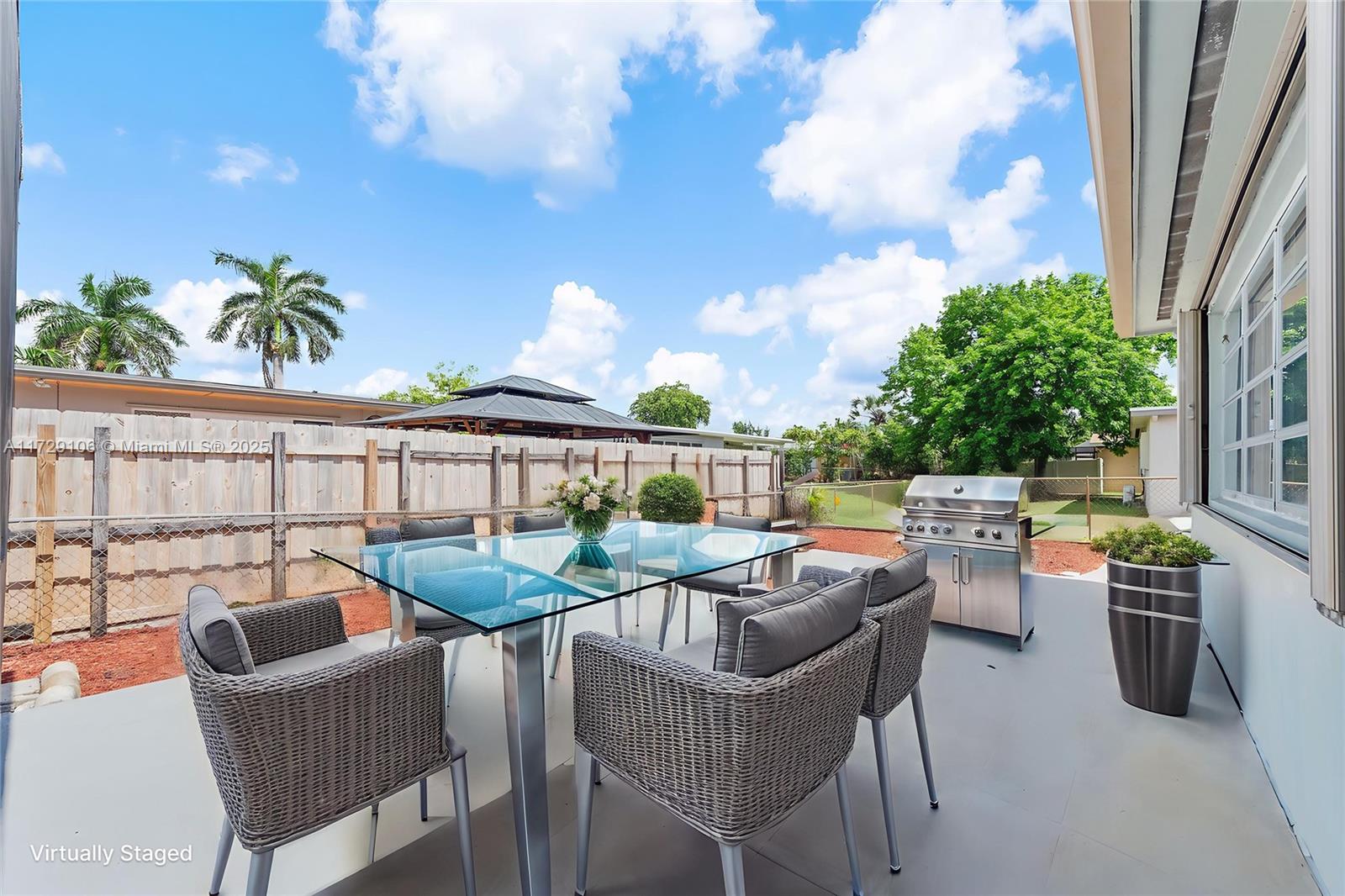 PASADENA LAKES - Residential