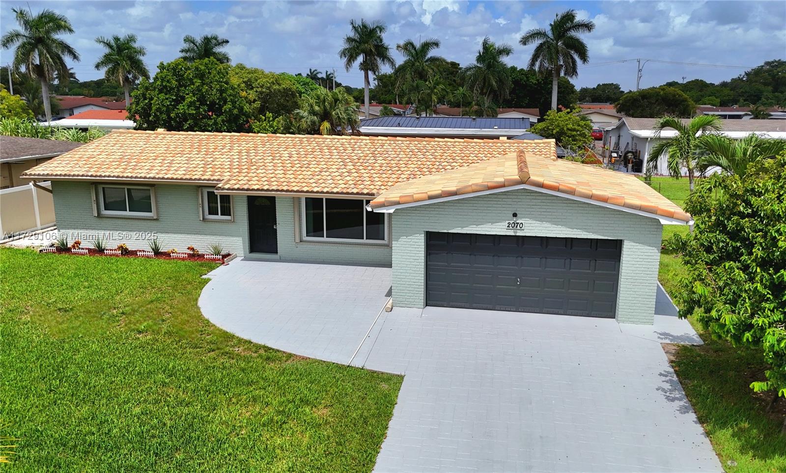 PASADENA LAKES - Residential