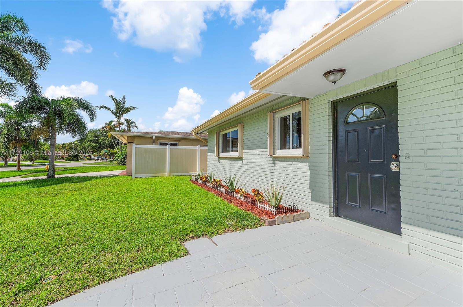 PASADENA LAKES - Residential