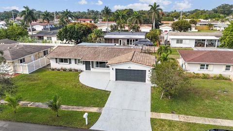 2070 NW 84th Ter Pembroke Pines FL 33024