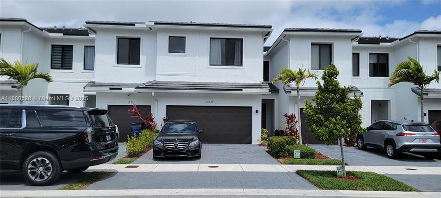 SHORT SALE APPROVED!!! CLOSE FAST!!!
Beautiful new huge townhouse with high ceilings, you'll feel like in a single-family home, master bedroom vaulted ceiling, two car garage, 2,380 square feet, that's bigger than many single-family homes! The kitchen has new granite counter tops, stainless steel appliances, A/C unit cools extremely fast, nest digital thermostat, control it from your phone, next to the turnpike, close to southland mall, Publix, restaurants, Walmart, gyms, target, etc., good size patio, two parking spaces in front of the house, this townhouse is bigger than many houses, come and see it to believe it.