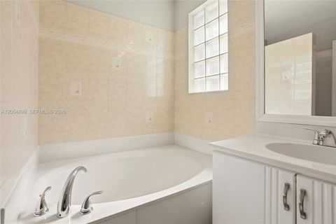 Tiny photo for 1414 E Harmony Lake Cir, Davie, FL 33324 (MLS # A12004499)