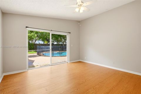 Tiny photo for 1414 E Harmony Lake Cir, Davie, FL 33324 (MLS # A12004499)