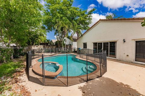 Tiny photo for 1414 E Harmony Lake Cir, Davie, FL 33324 (MLS # A12004499)