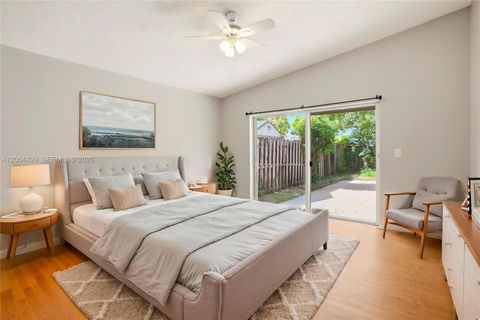 Tiny photo for 1414 E Harmony Lake Cir, Davie, FL 33324 (MLS # A12004499)