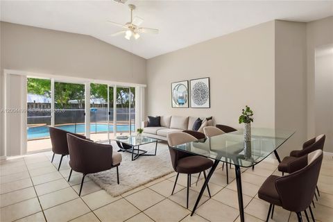 Tiny photo for 1414 E Harmony Lake Cir, Davie, FL 33324 (MLS # A12004499)