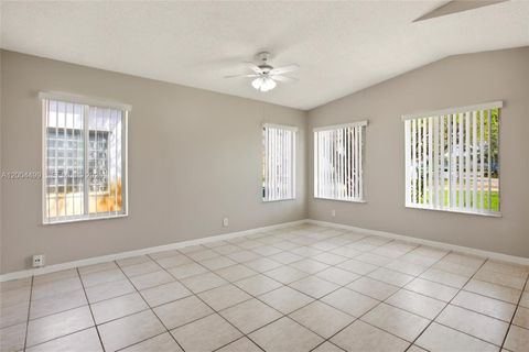 Tiny photo for 1414 E Harmony Lake Cir, Davie, FL 33324 (MLS # A12004499)