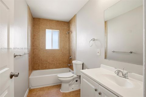 Tiny photo for 1414 E Harmony Lake Cir, Davie, FL 33324 (MLS # A12004499)