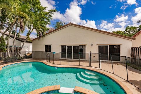 Tiny photo for 1414 E Harmony Lake Cir, Davie, FL 33324 (MLS # A12004499)