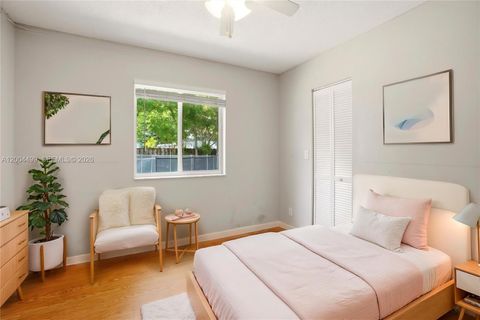 Tiny photo for 1414 E Harmony Lake Cir, Davie, FL 33324 (MLS # A12004499)