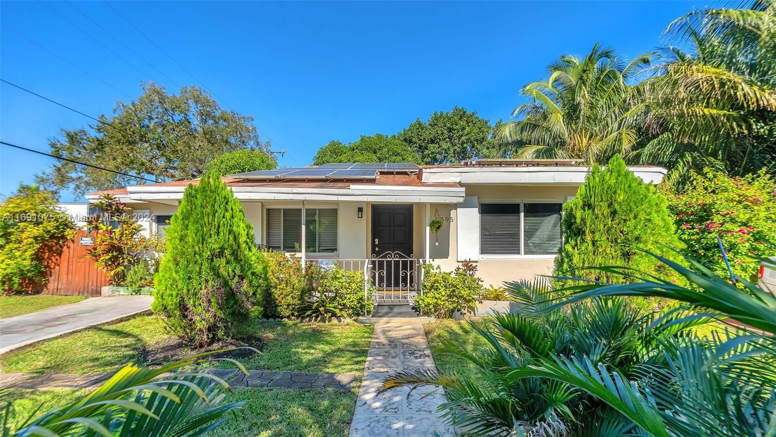 Property for Sale at 2595 Nw 164th St, Miami Gardens, Broward County, Florida - Bedrooms: 3 
Bathrooms: 2  - $490,000