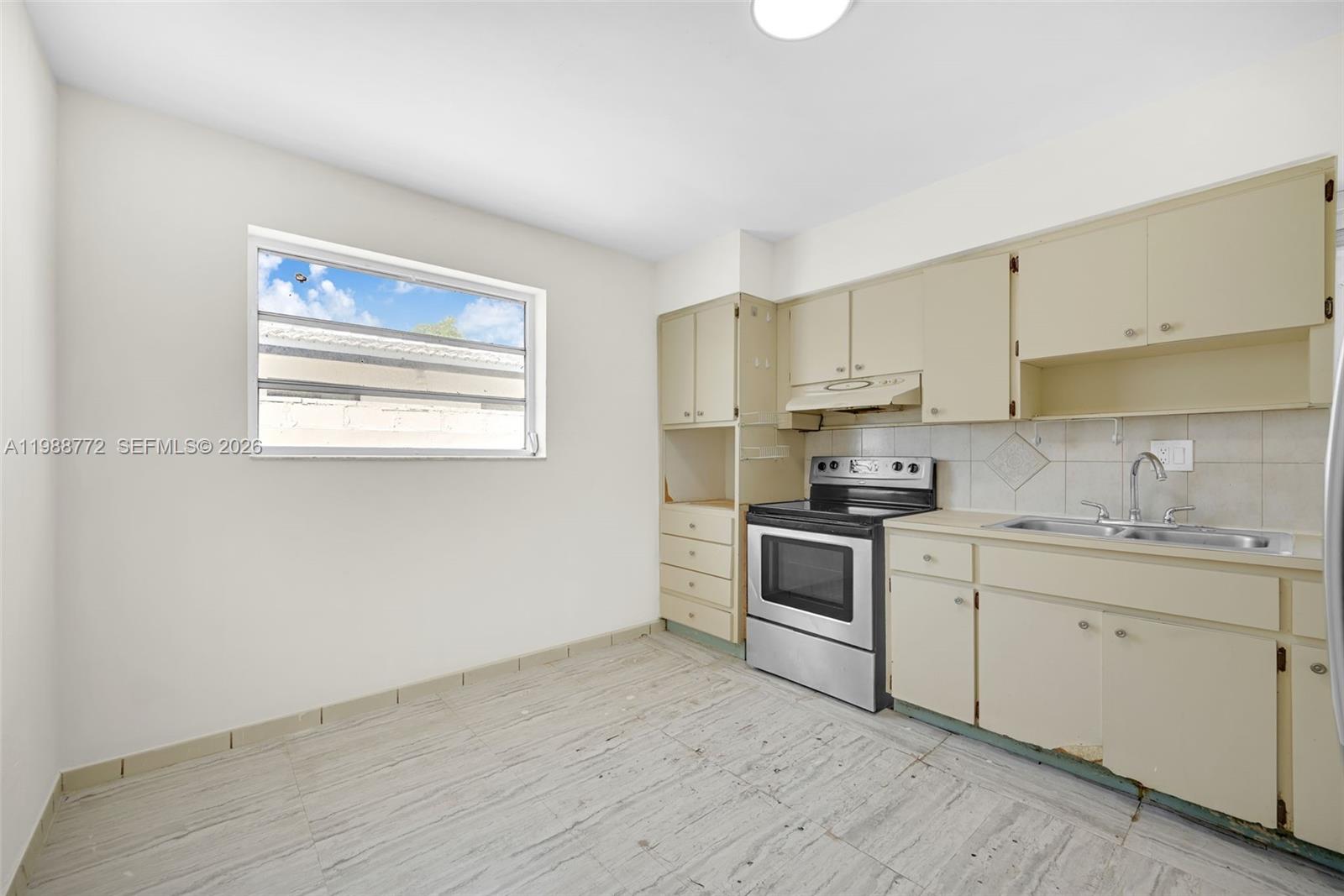 LAKE LAURENCE EST 1ST ADD - Residential