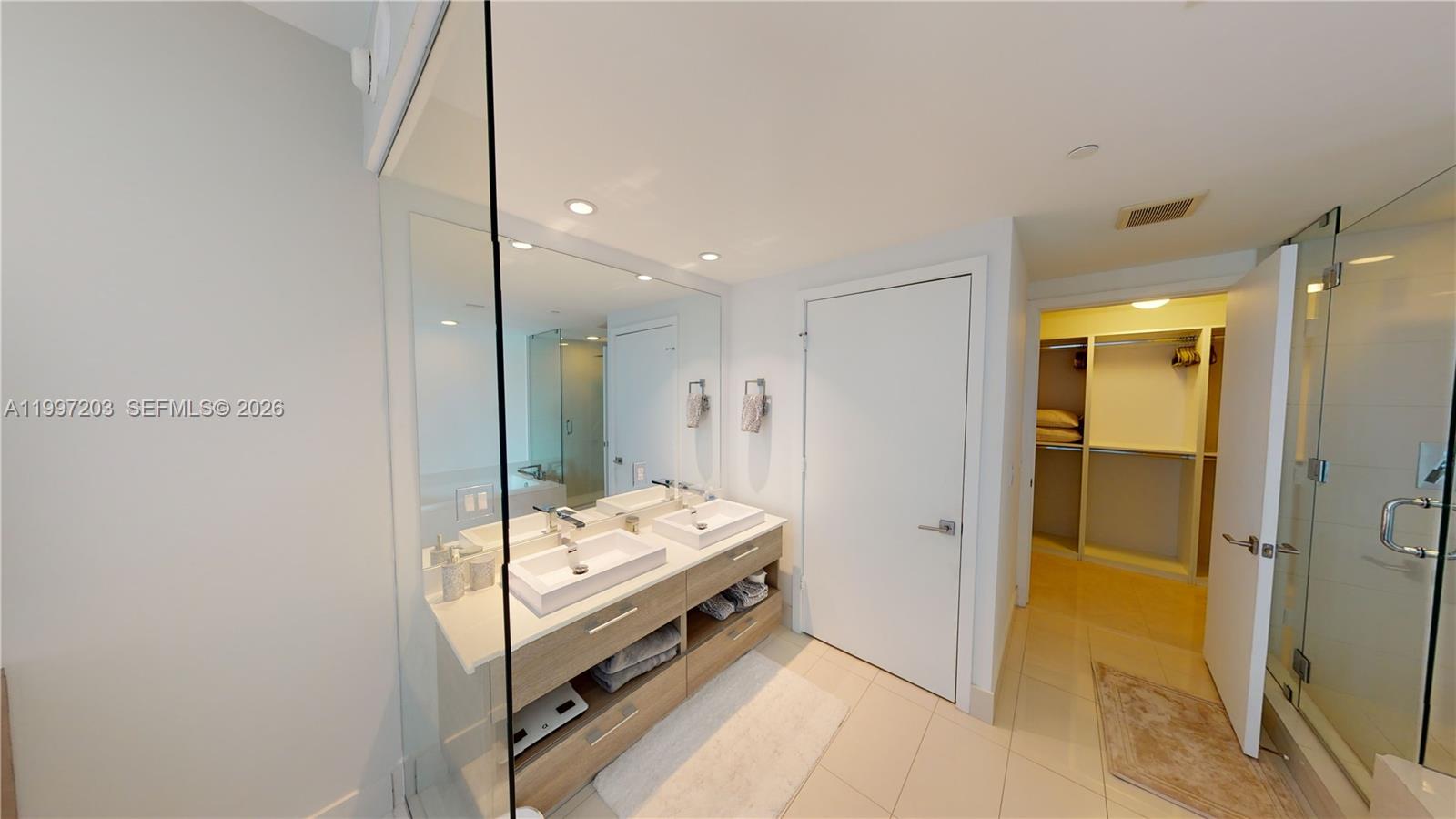 PARAISO BAY CONDO - Residential