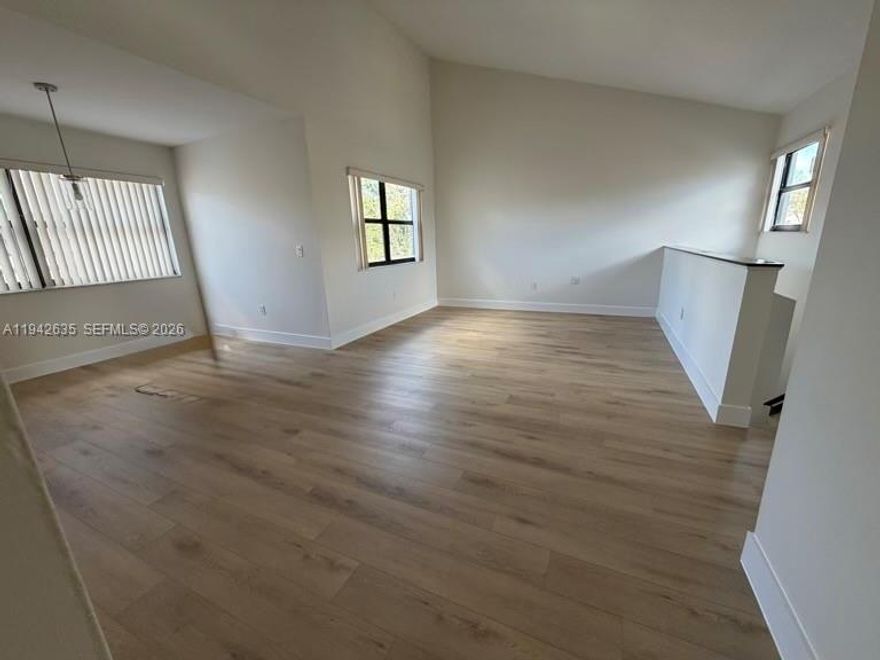 Wonderful 3 bedroom/ 2 bathroom unit at Indian Lake Village. New flooring and freshly painted. This community offers tennis courts, basketball courts and a beautiful pool overlooking the lake. Easy to show!