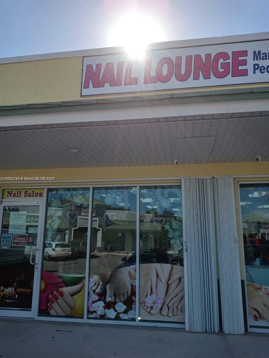 EXCELLENT OPPORTUNITY FOR A WELL ESTABLISHED BUSINESS FOR OVER 2 YEARS WITH CURRENT OWNER, IN WELL ESTABLISHED SHOPPING CENTER. TATEFULLY DECORATED, A GEM, GREAT GROWTH POTENTAIL.