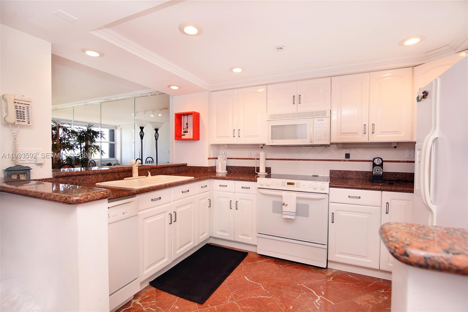 2555 Collins Ave 703