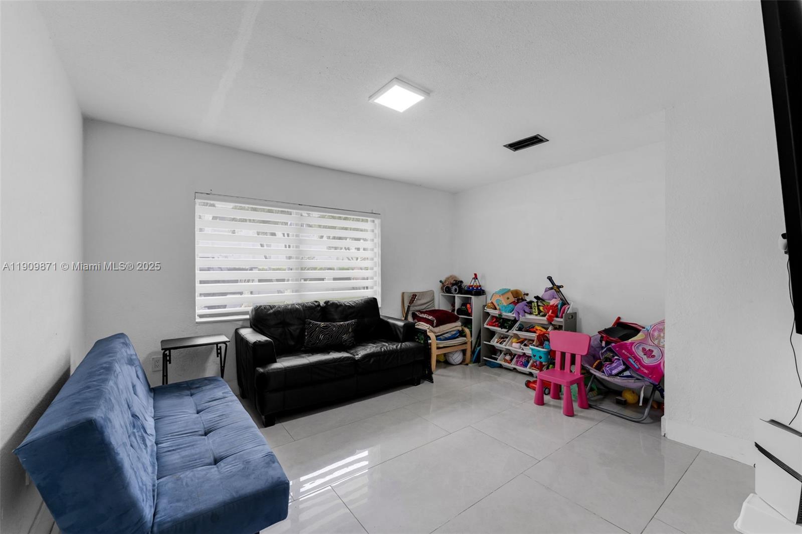 SWEETWATER ESTATES SUB - Residential Lease