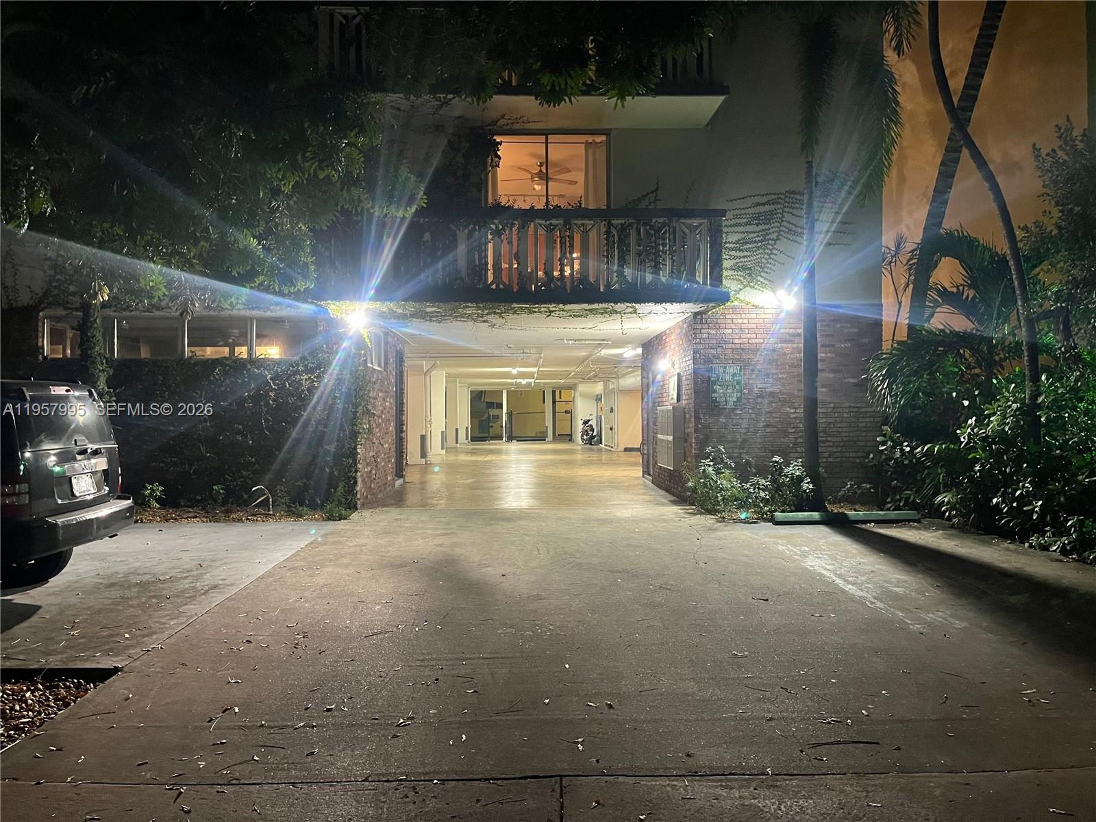 921 JEFFERSON AVE CONDO - Residential