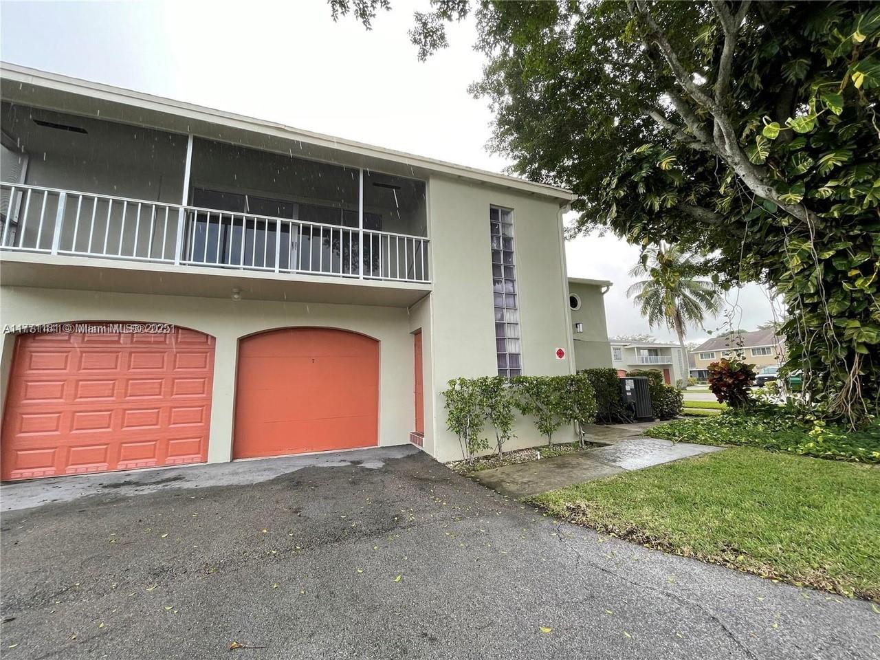 5880 Nw 57th Ave 7, Tamarac, Broward County, Florida - 2 Bedrooms  
2 Bathrooms - 