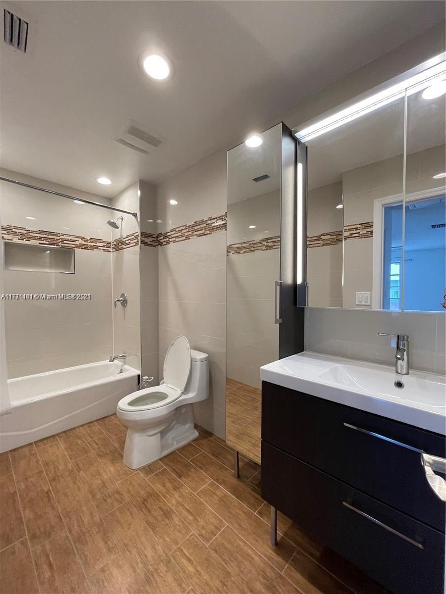 Woodglen Condo - Residential