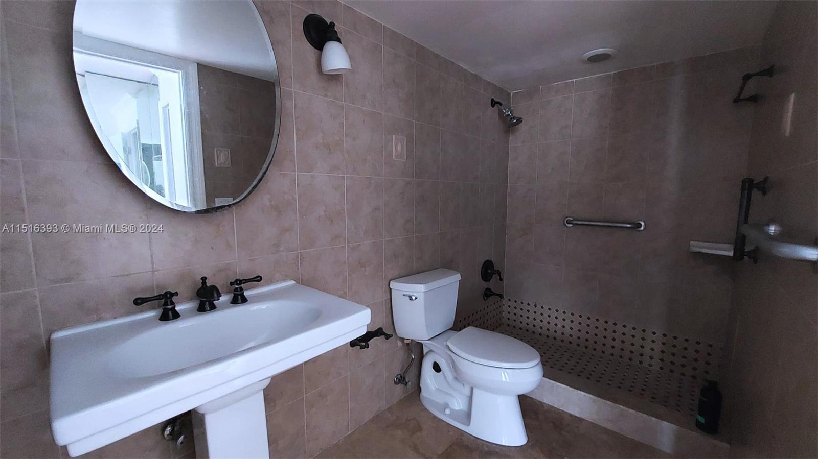 COMMODORE PLAZA CONDO - Residential