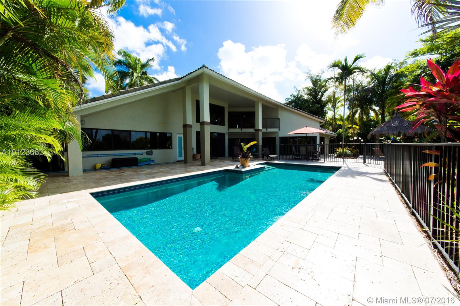 Glenoaks 113-41 B - Residential