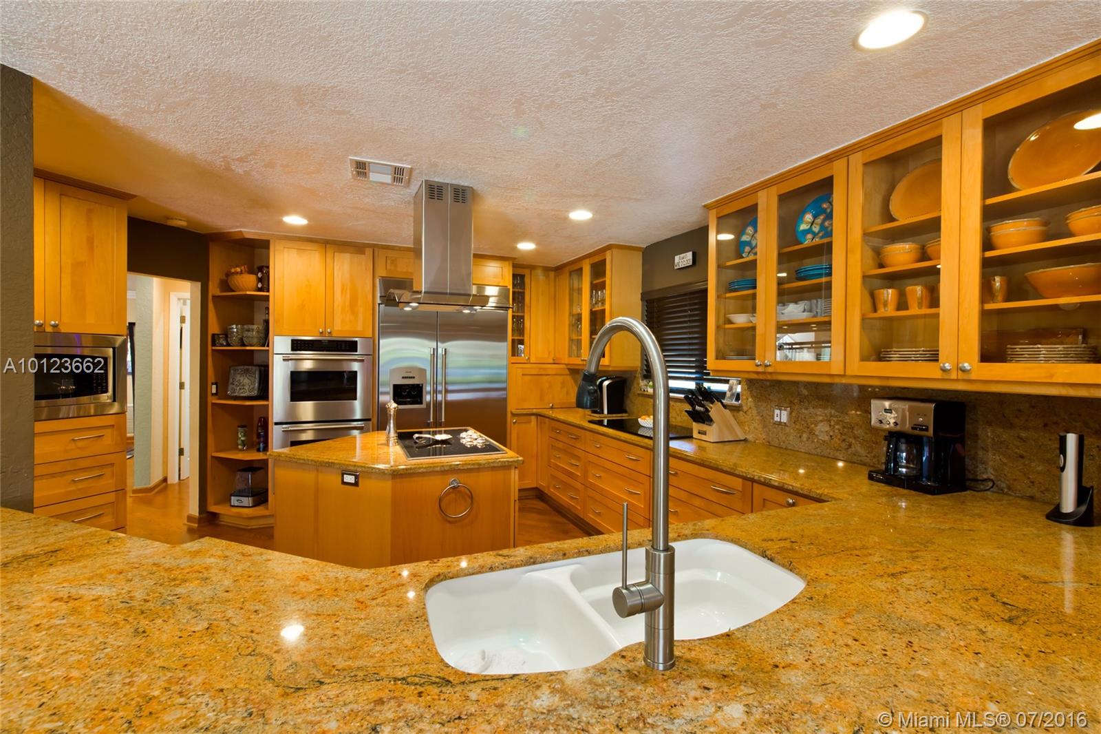 Glenoaks 113-41 B - Residential